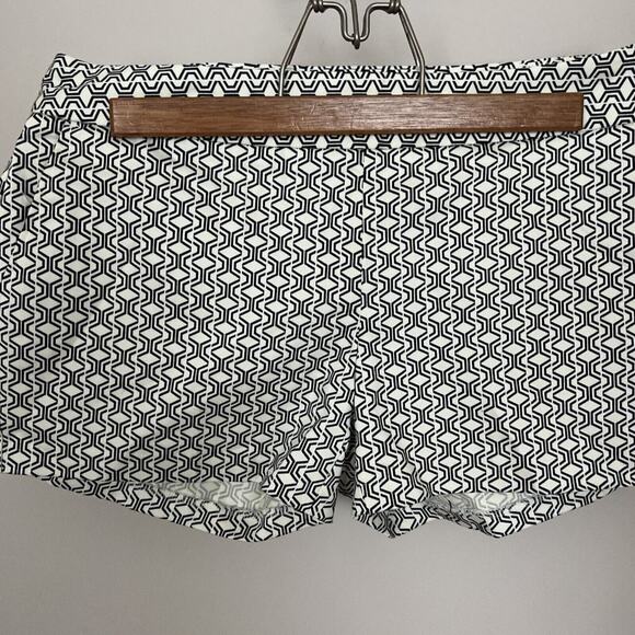 Geometric‎ Print Shorts Black and White Patterned Casual Everyday - Picture 2 of 6